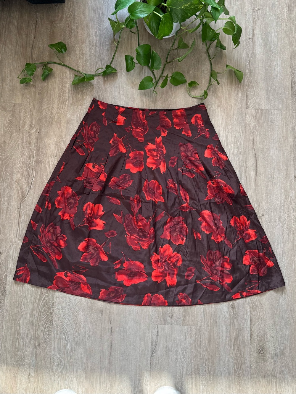 Donna Karen New York DKNY Brown Silk skirt Res floral Print pleated